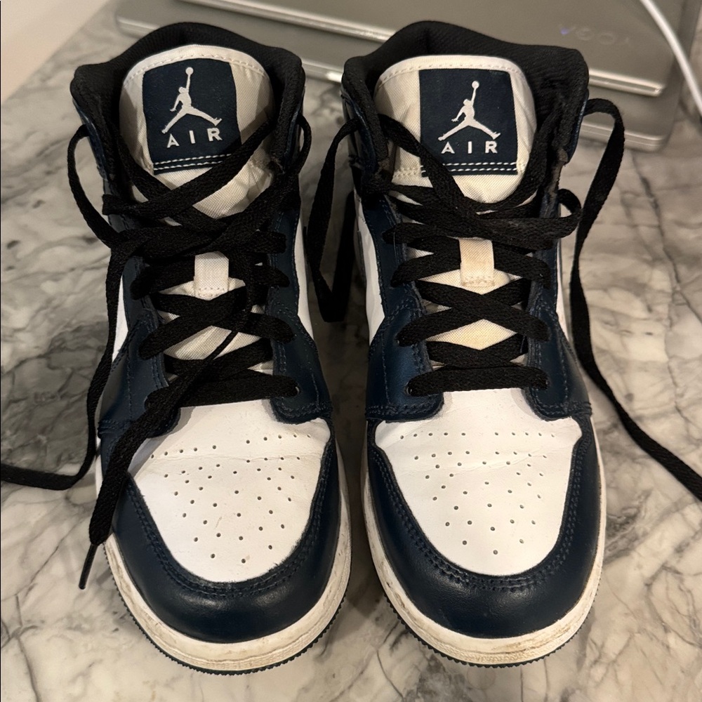 Air Jordan 1 Mid Big Kids 5Y Sneakers - Gently worn
Armory Navy (GS)